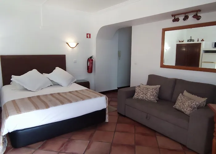 Casa Da Capelinha מלון דירות 3*